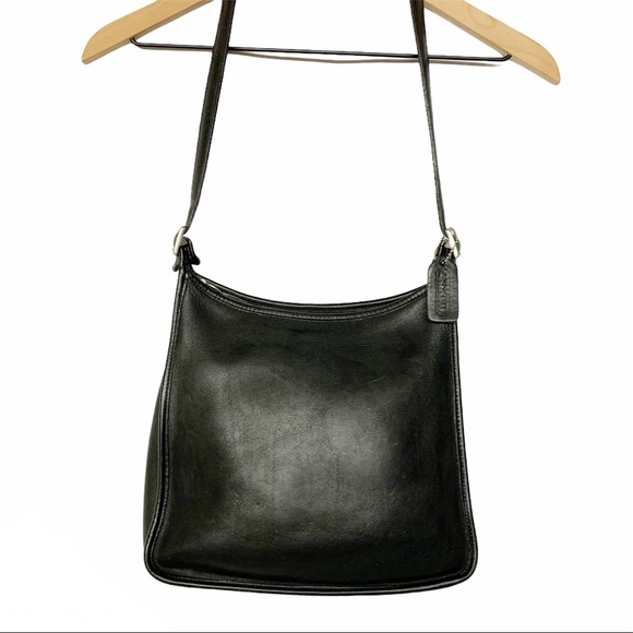 Coach Handbags - Vtg Coach classic black full leather shoulder bag